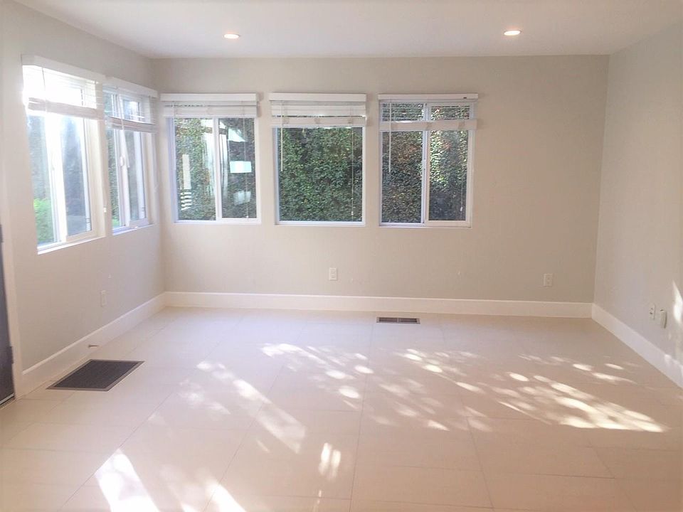living room/open kitchen