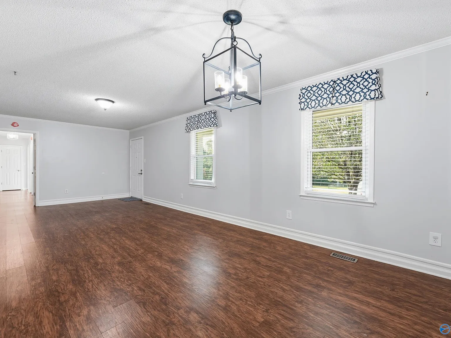 3 bed, 2.0 bath, 1700 sqft, $1,900 — Photo 2