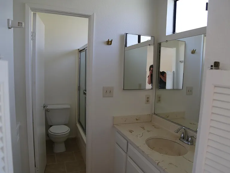 6738 Encino Ave #4 — Photo 12
