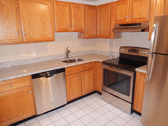 2nd image of 425 Broadway