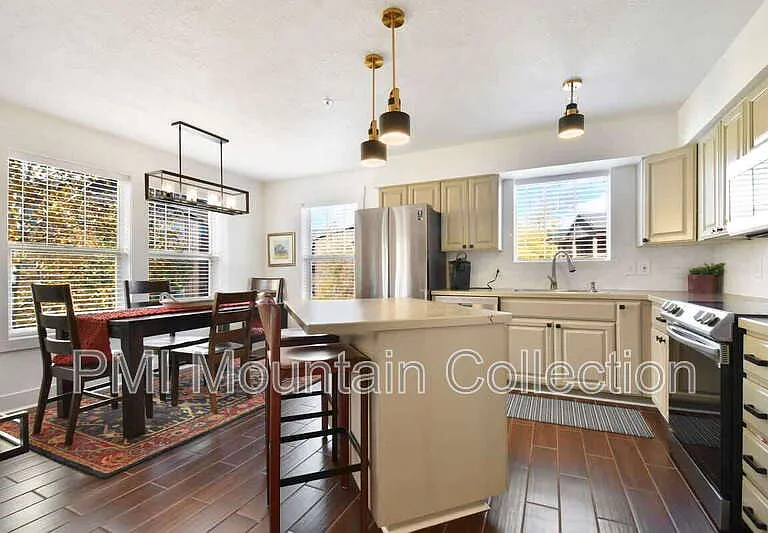 1797 W Fox Bay Dr #201 — Photo 2