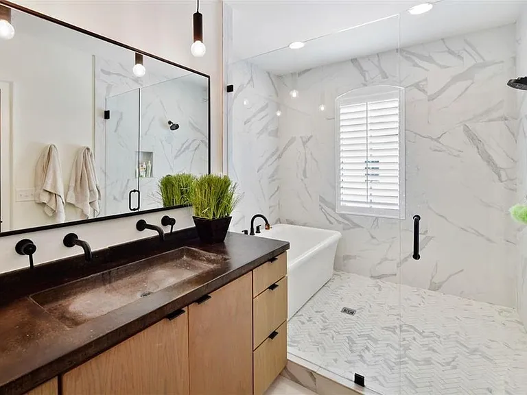 3667 Peachtree Rd NE #1 — Photo 14