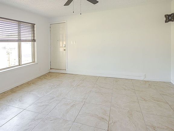 4th image of 4002 Crestwood Ave