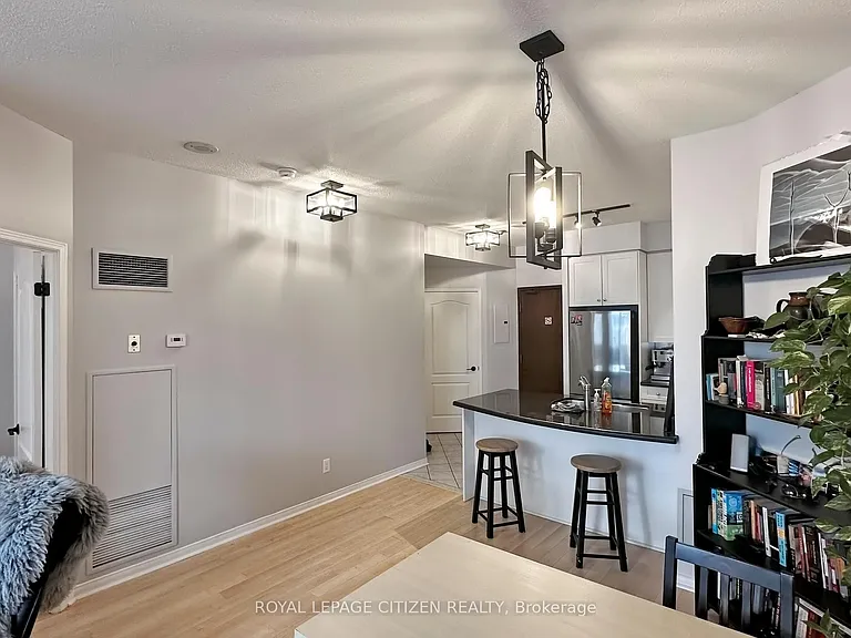 555 Yonge St #302 — Photo 13
