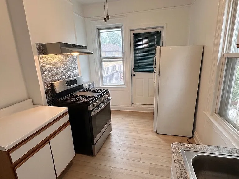 2215 Bruckner Blvd — Photo 13