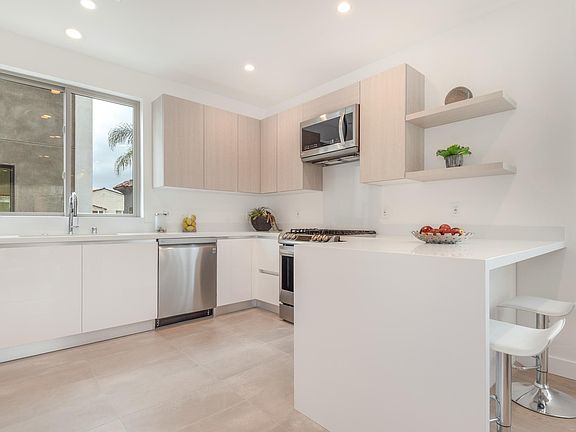 5th image of 417 N Curson Ave #417