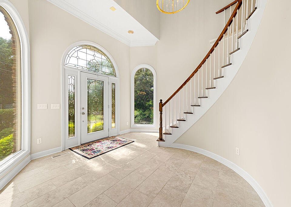 1st image of 807 Candlewood Trl
