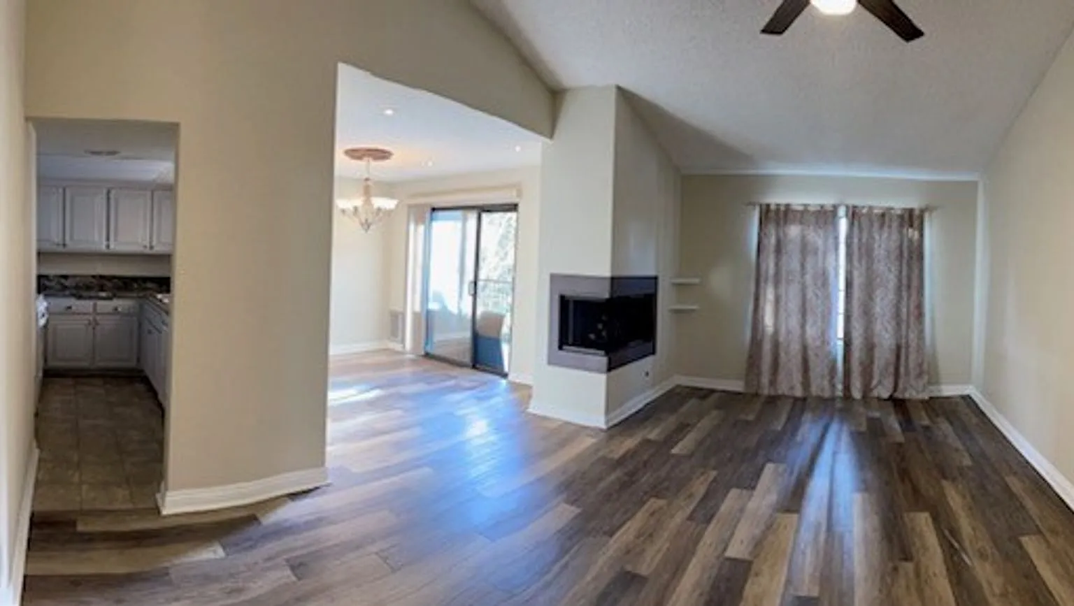 2 Bedroom 2 bathroom Upstairs Condo! — Photo 3