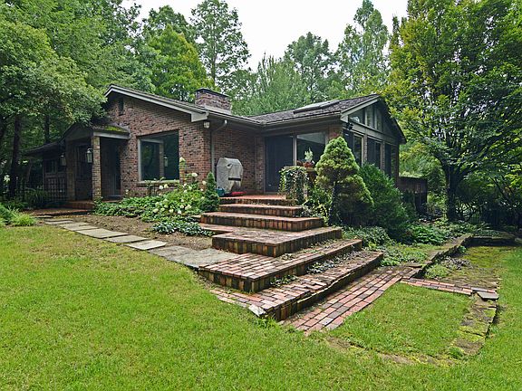 3rd image of 123 Springhouse Ln