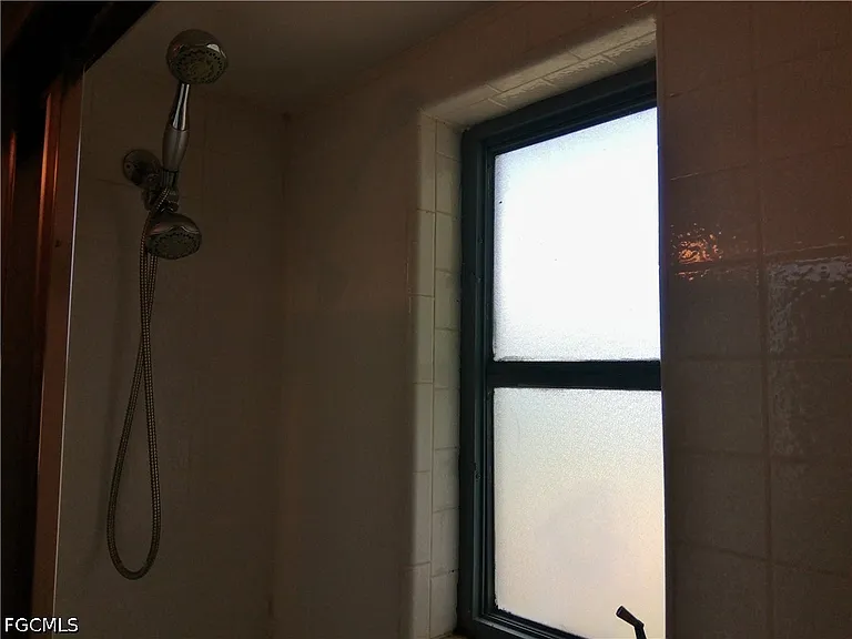 893 Iris Dr — Photo 15