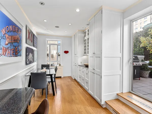 25 Central Park West image 4 of 14