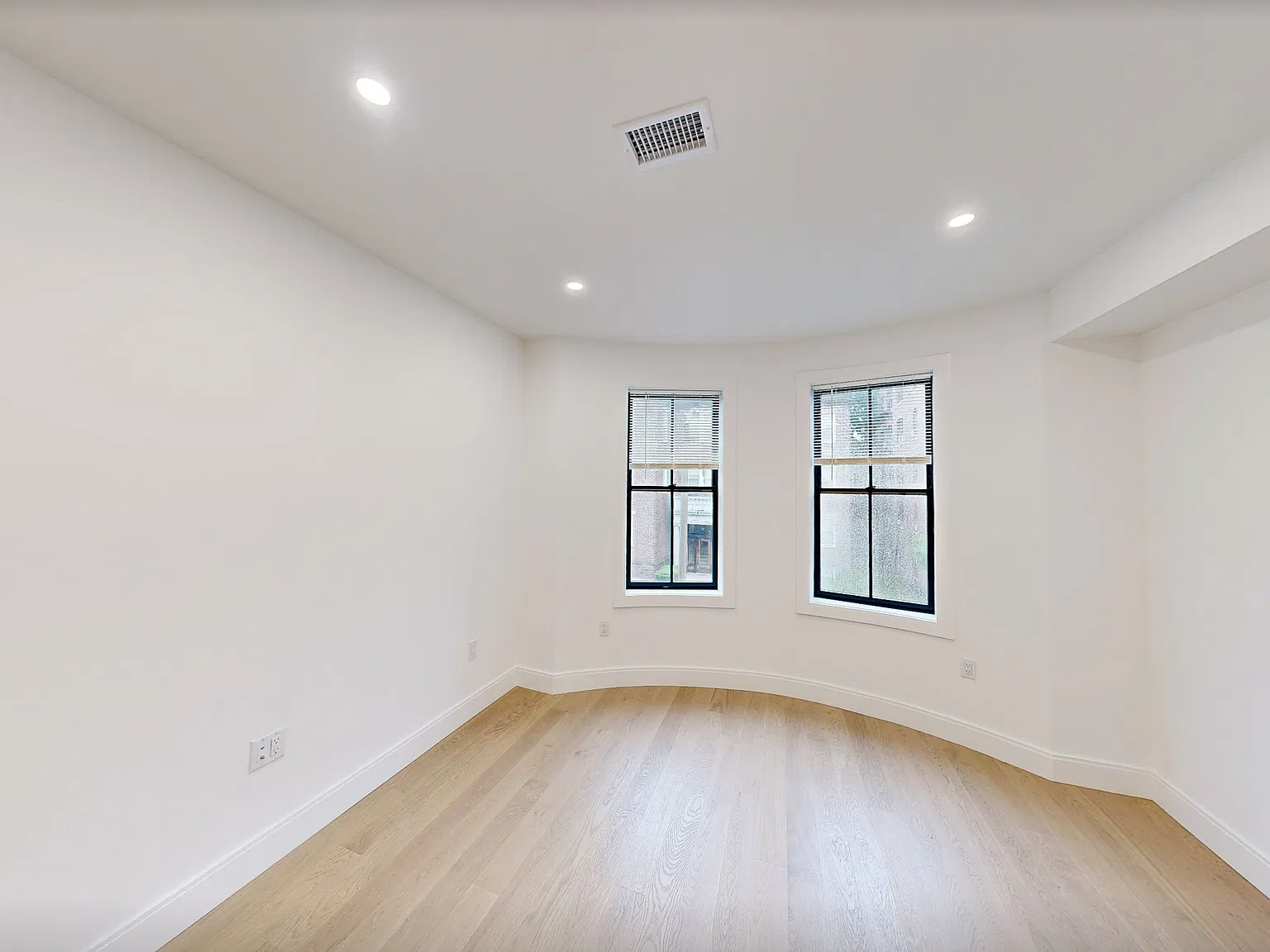 6 bed, 1500 sqft, $5,995 — Photo 3