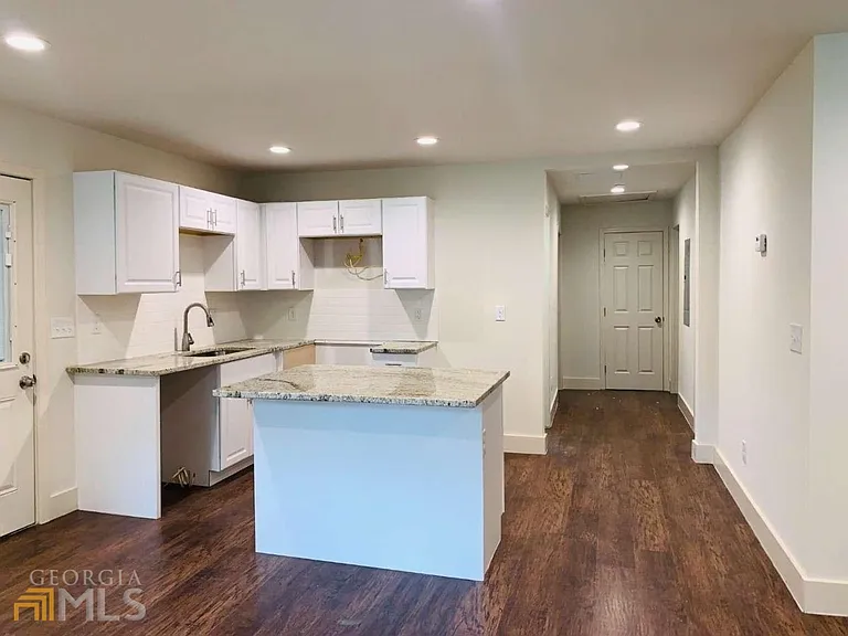 364 Brooks Ave SW — Photo 3