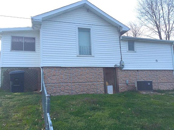 4th image of 1525 22nd St NE