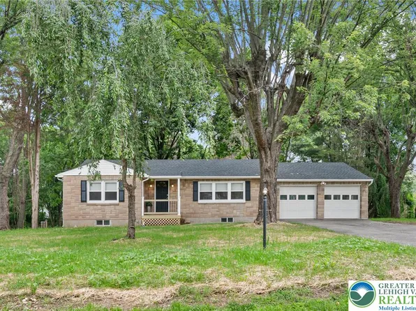 4777 Apple Ln, Center Valley, PA 18034