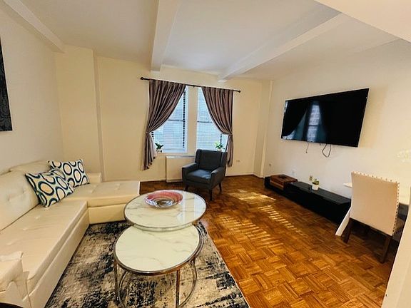 5th image of 150 W 51st St APT 1225