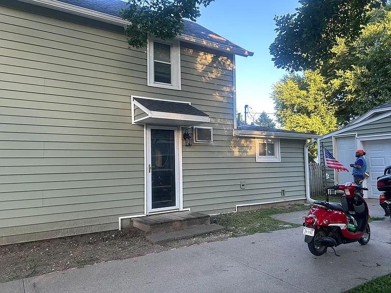 1911 Grant St — Photo 15