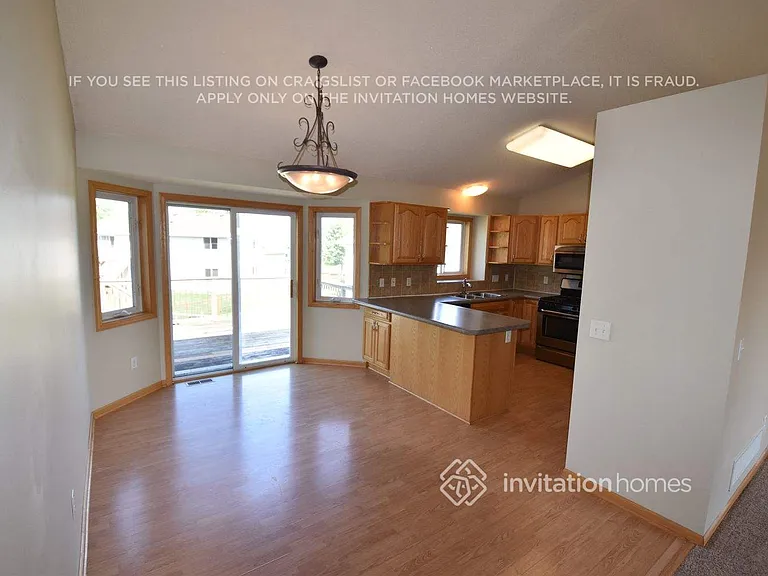2243 Belfast St W — Photo 6