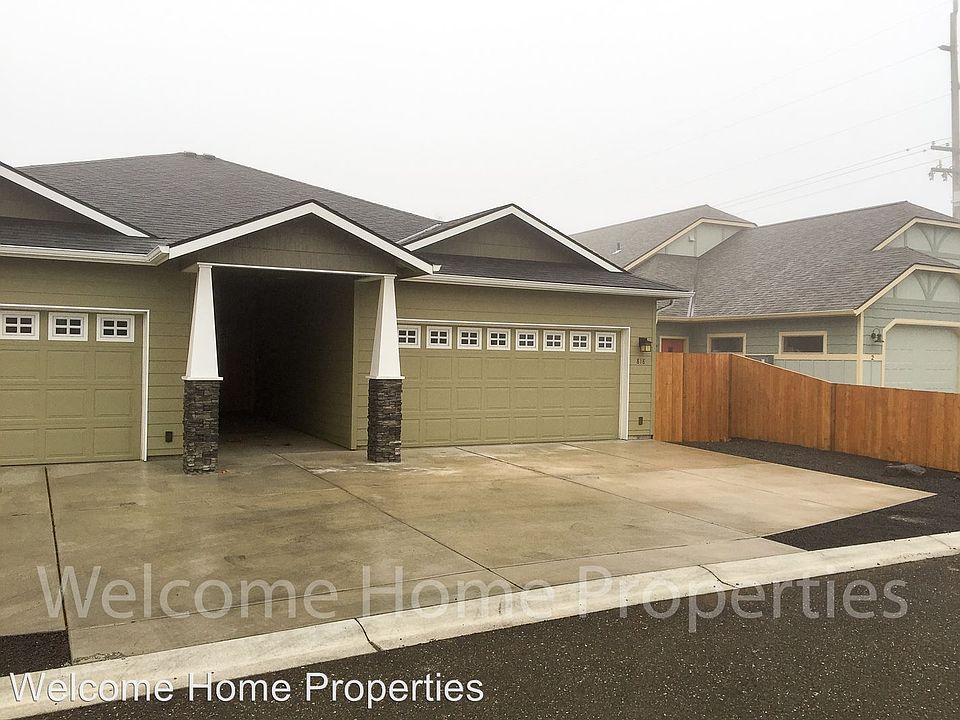 1st image of 818 NE Bunky Ln