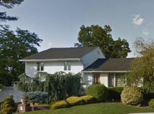 7 Ruth Dr, Hicksville, NY 11801