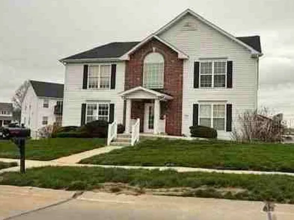 17 Homefield Gardens Dr, O'Fallon, MO 63366