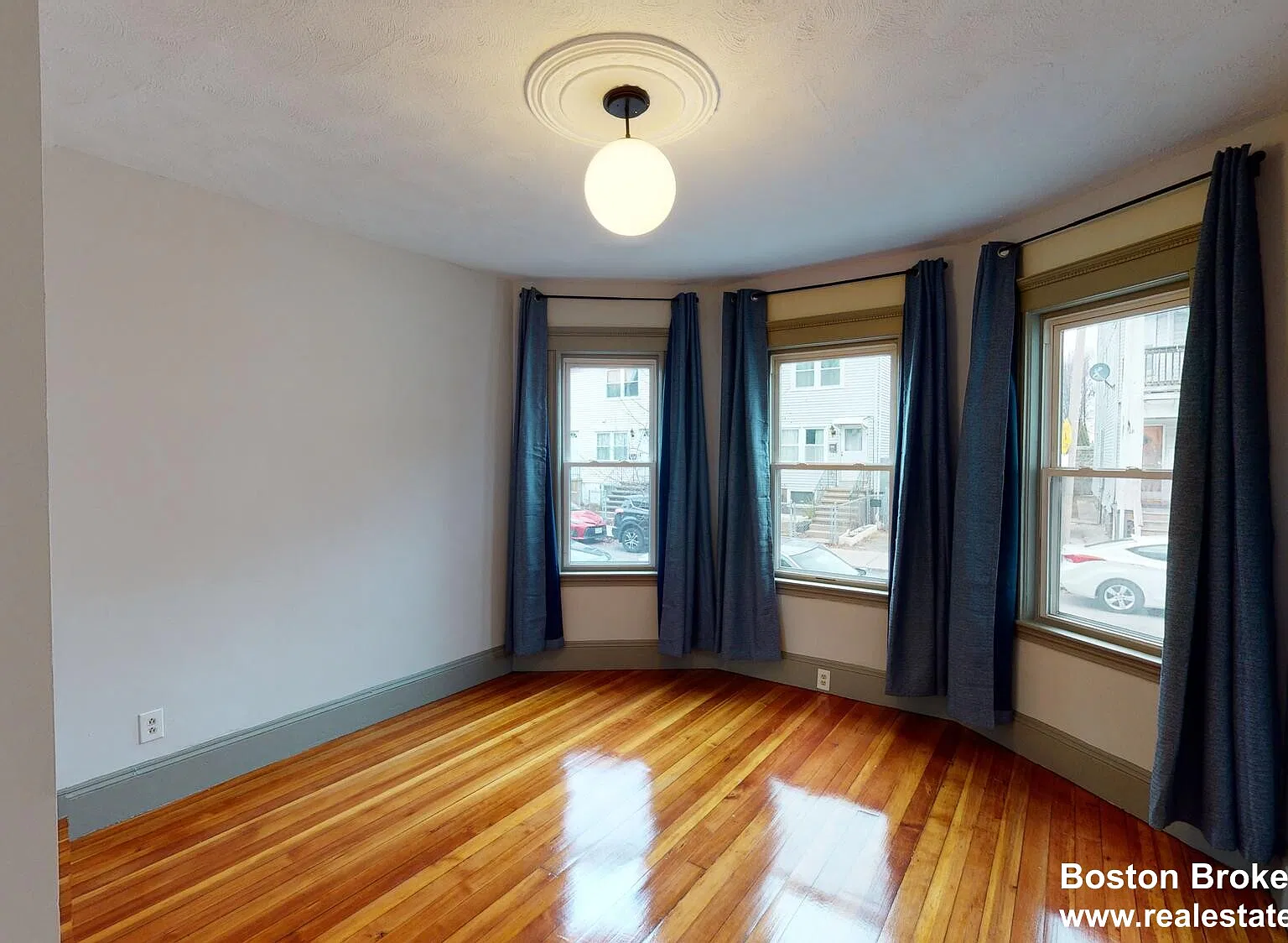 4 bed, 9999 sqft, $4,200 — Photo 4