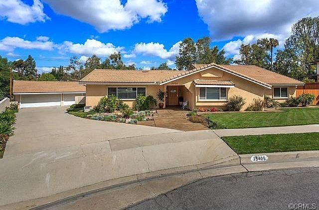 1st image of 15409 Surrey Ln