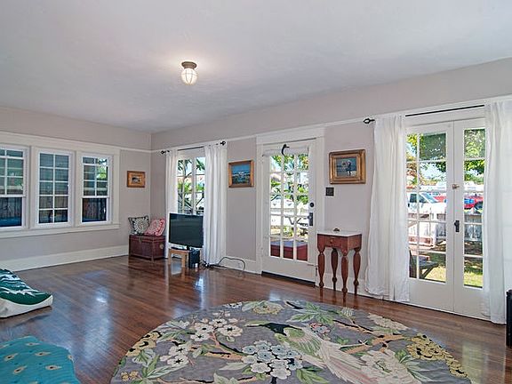 3rd image of 501 Orange Ave