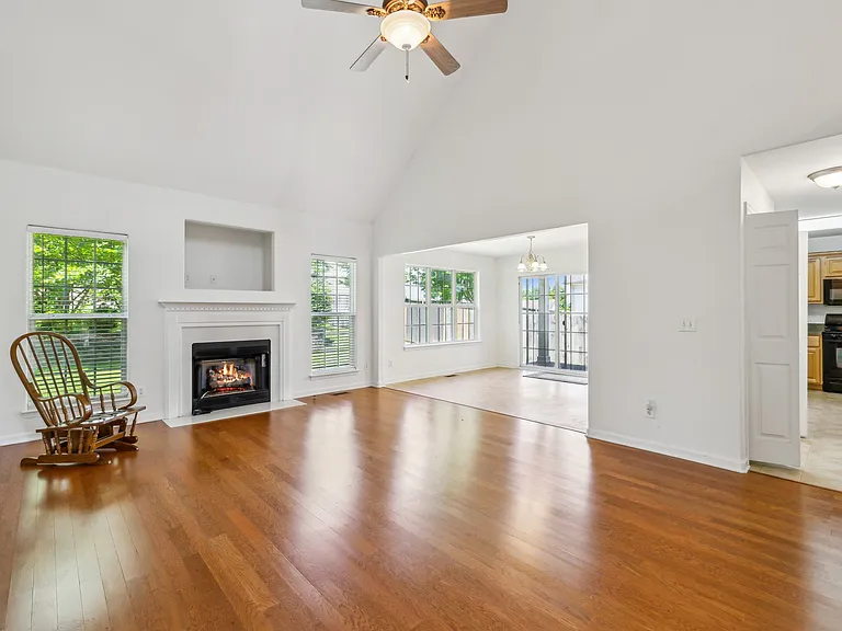 4012 Kristen St — Photo 4
