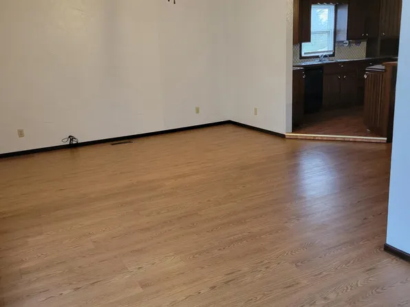 601 Meadow Crest Dr, Kirksville, MO 63501