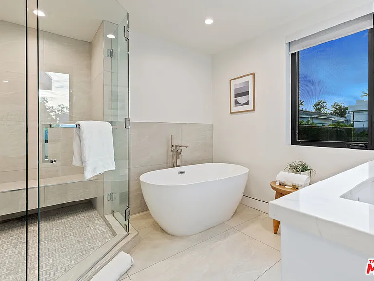 731 N Curson Ave — Photo 33