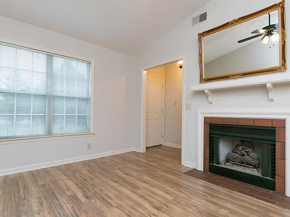 4th image of 220 Cottage Pl