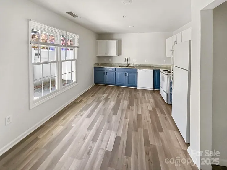 2118 Augusta St — Photo 7