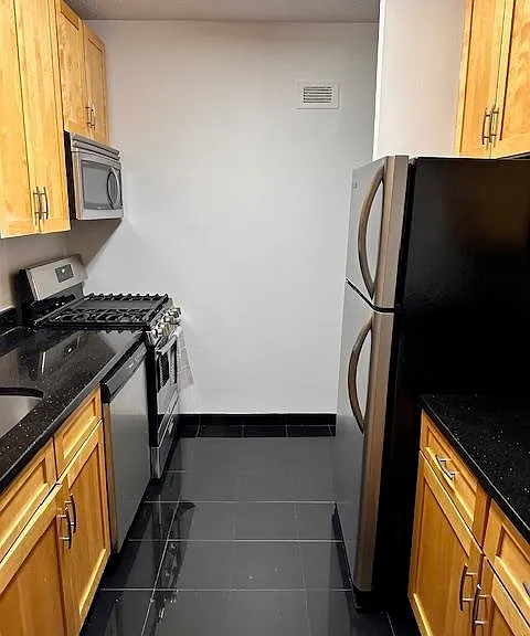 7002 Boulevard East #15B — Photo 8