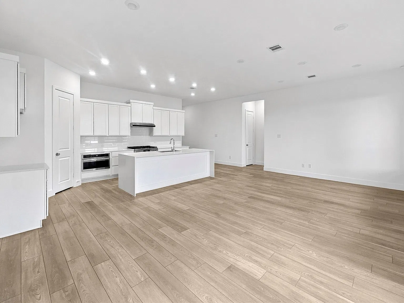 4 bed, 3.0 bath, 2263 sqft, $2,500 — Photo 3