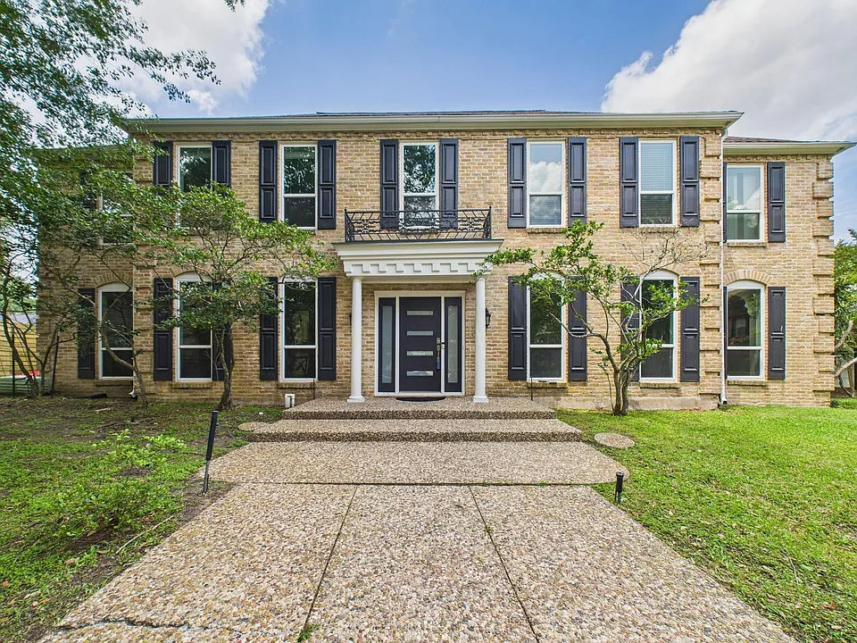 702 Daria Ct