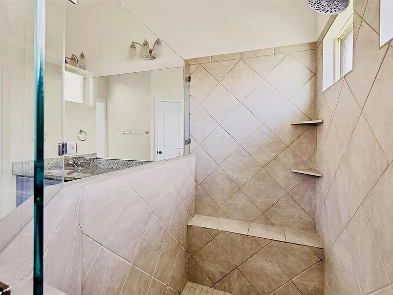 1005 Fountain Grass Way — Photo 15