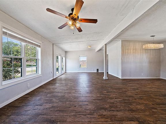 4th image of 810 Adel Dr