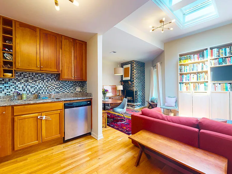 2947 N Sheffield Ave #3 — Photo 2