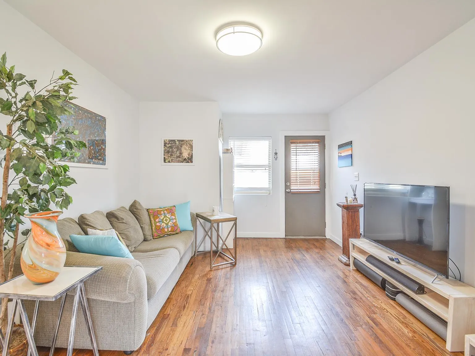 2 bed, 620 sqft, $1,620 — Photo 4