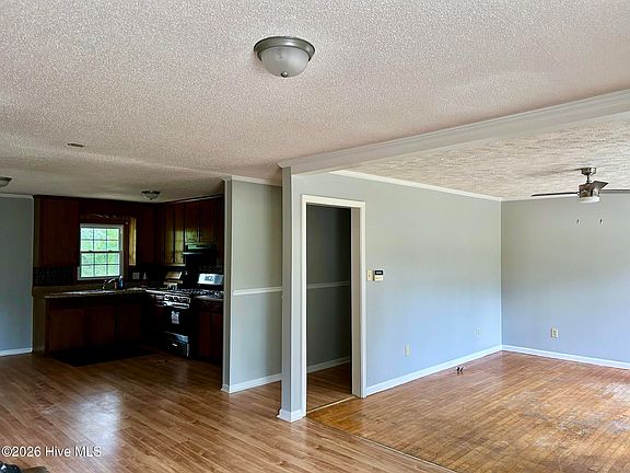 5th image of 217 Loch Haven Rd