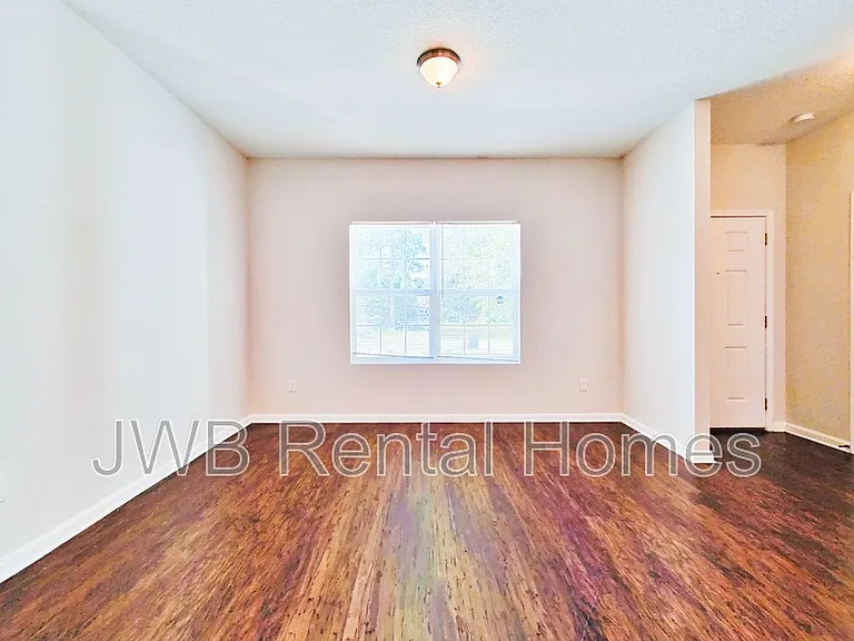6221 Lamar Dr E — Photo 4