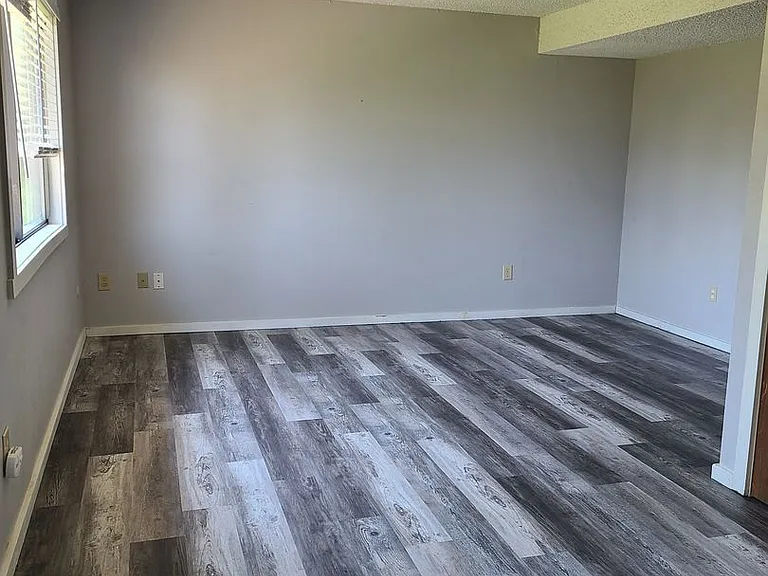 623 Willow Creek Ct — Photo 5