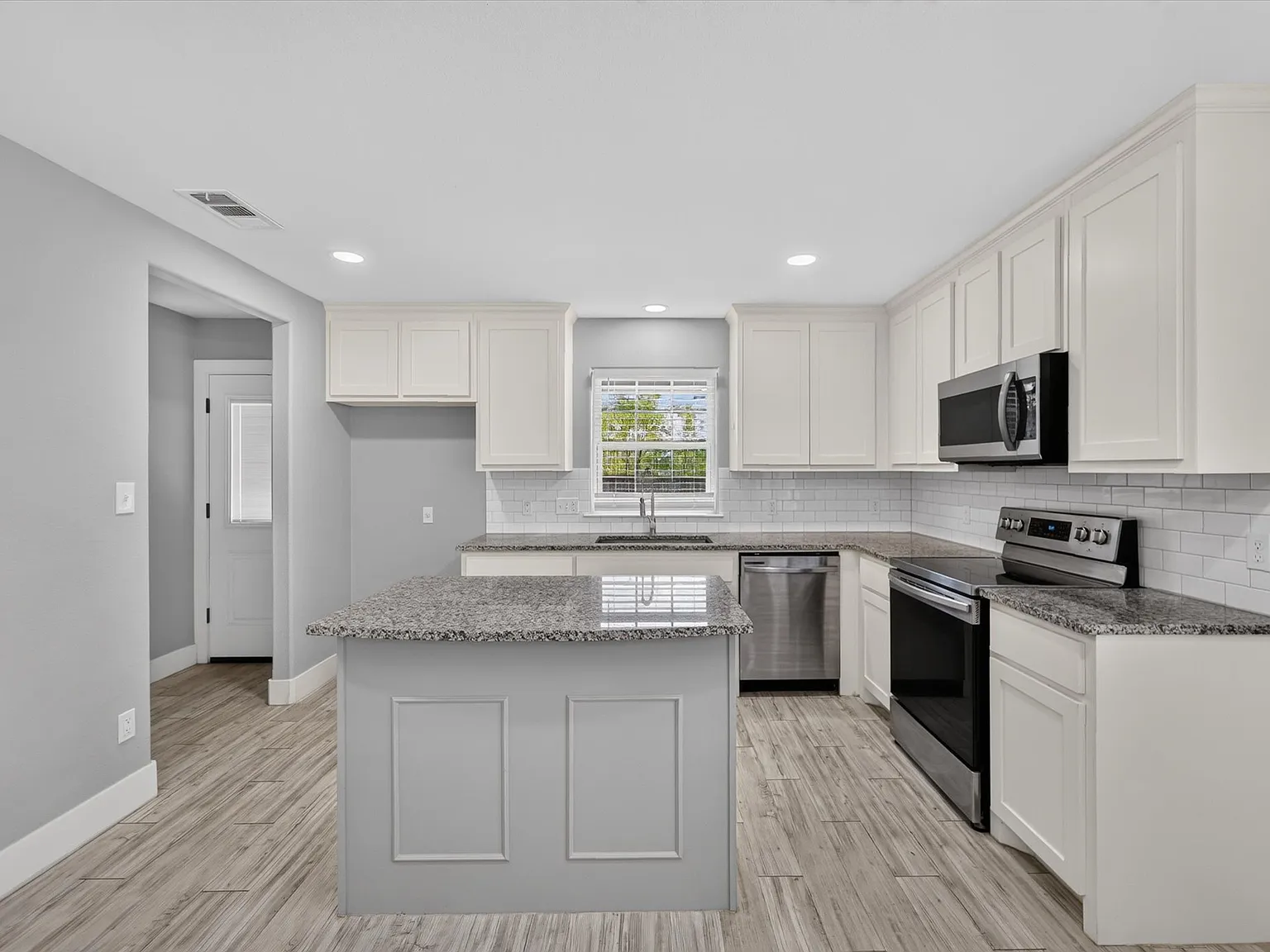 3 bed, 1407 sqft, $1,650 — Photo 4