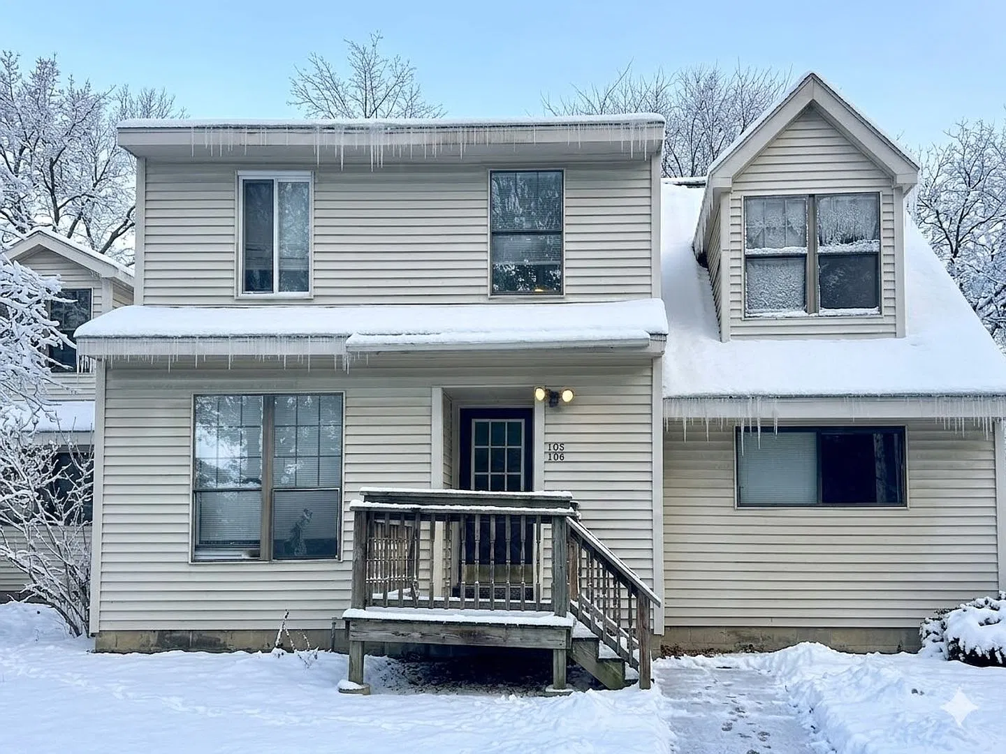 Large 1br in Townhome with Garage and Deck(Heat Included) — Photo 3
