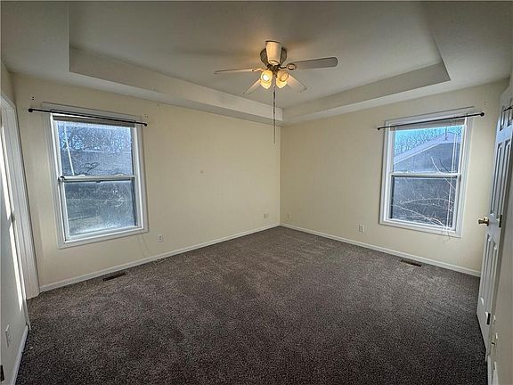 5th image of 61 Evergreen St
