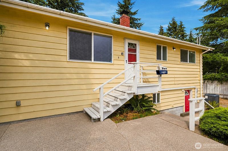 2nd image of 3221 Quatermass Avenue NE