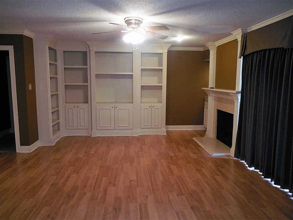 2nd image of 835 Thistledown Dr APT 4