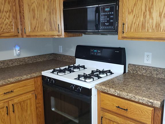 3rd image of 2612 Elms St