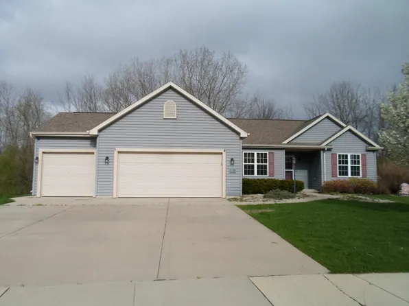718 Marsh Trl, Beaver Dam, WI 53916
